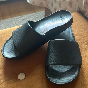 Archie’s arch support slides women’s 6